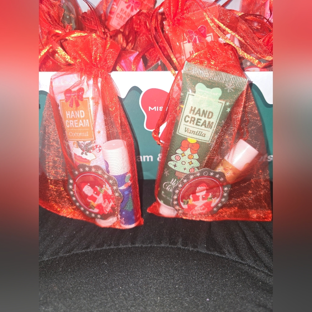 New Christmas lip balm and hand cream Set. 2 sets.